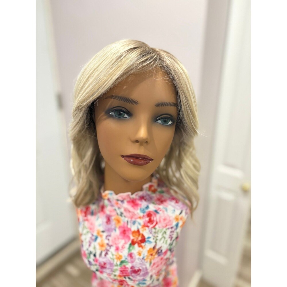 René of Paris “ Smooth Wavez” wig in color Milky Opal-R New